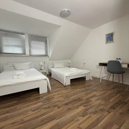 Schoenes Im Zentrum - 3 *