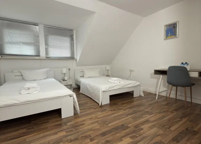 Schoenes Im Zentrum - 3 *